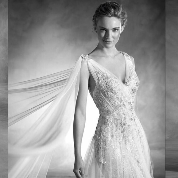 🚨PRICE DROP🚨 Pronovias - Nepal wedding dress NEW - Picture 2 of 9